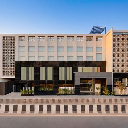 Lemon Tree Hotel Agra Shikohabad Bagian luar foto