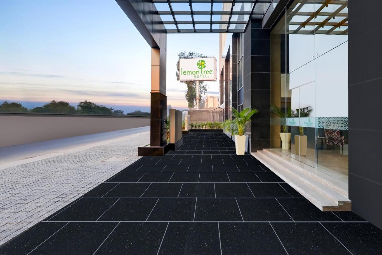 Lemon Tree Hotel Agra Shikohabad Bagian luar foto