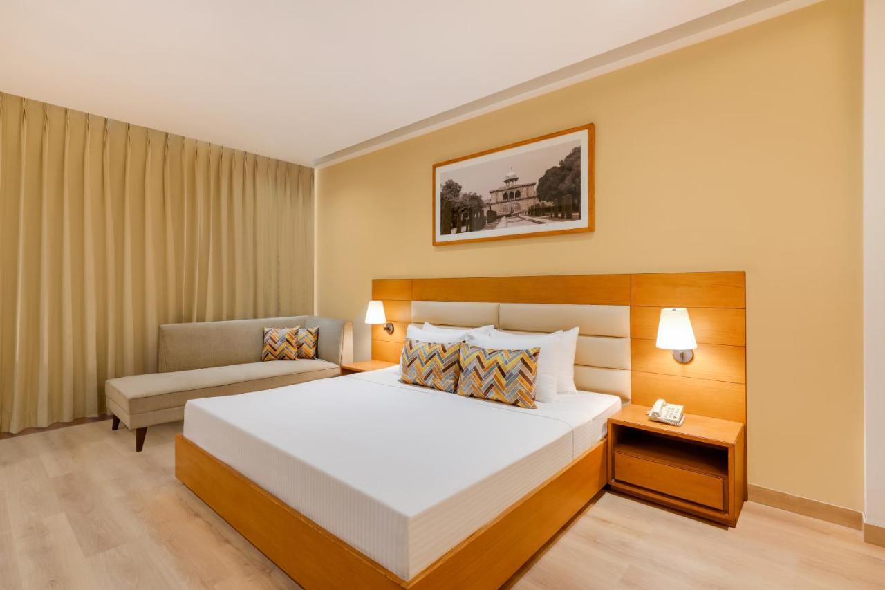 Lemon Tree Hotel Agra Shikohabad Bagian luar foto