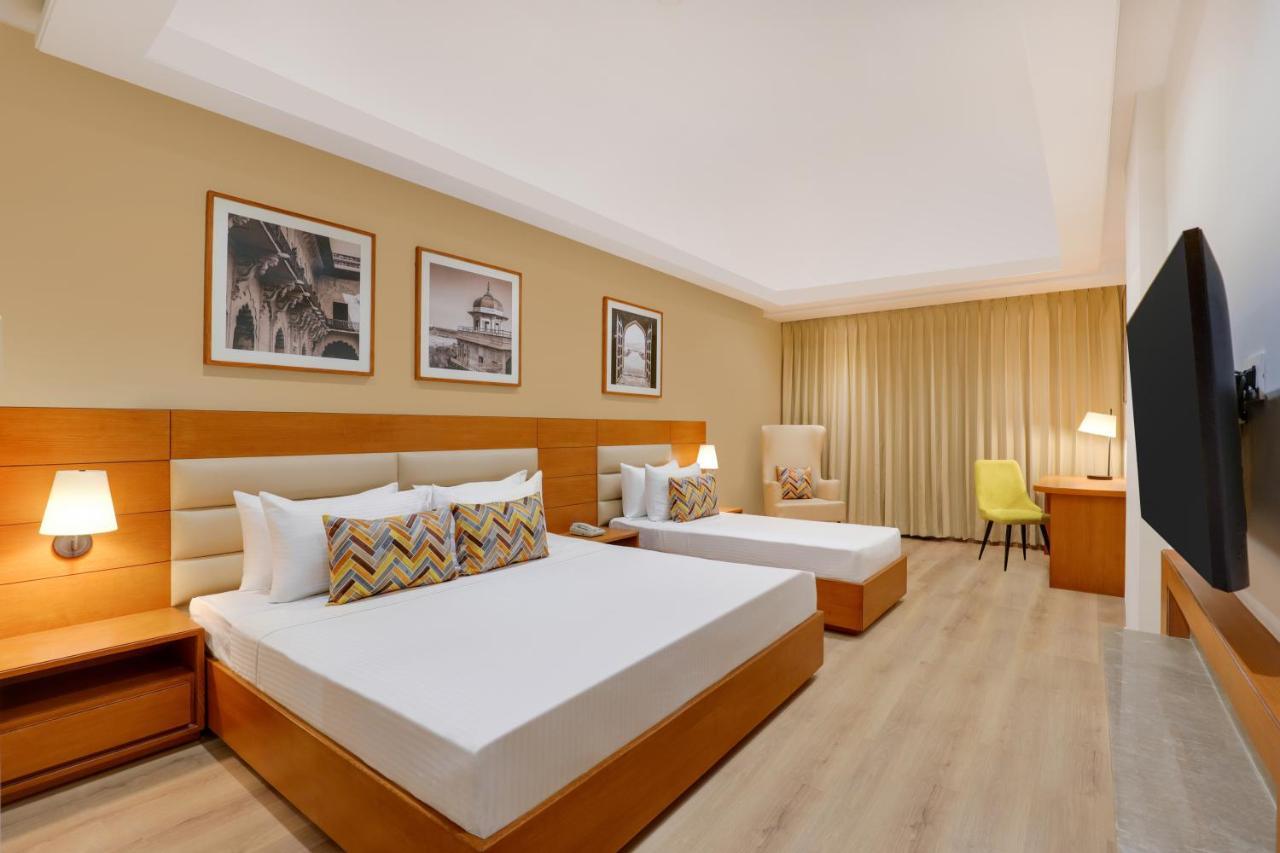 Lemon Tree Hotel Agra Shikohabad Bagian luar foto