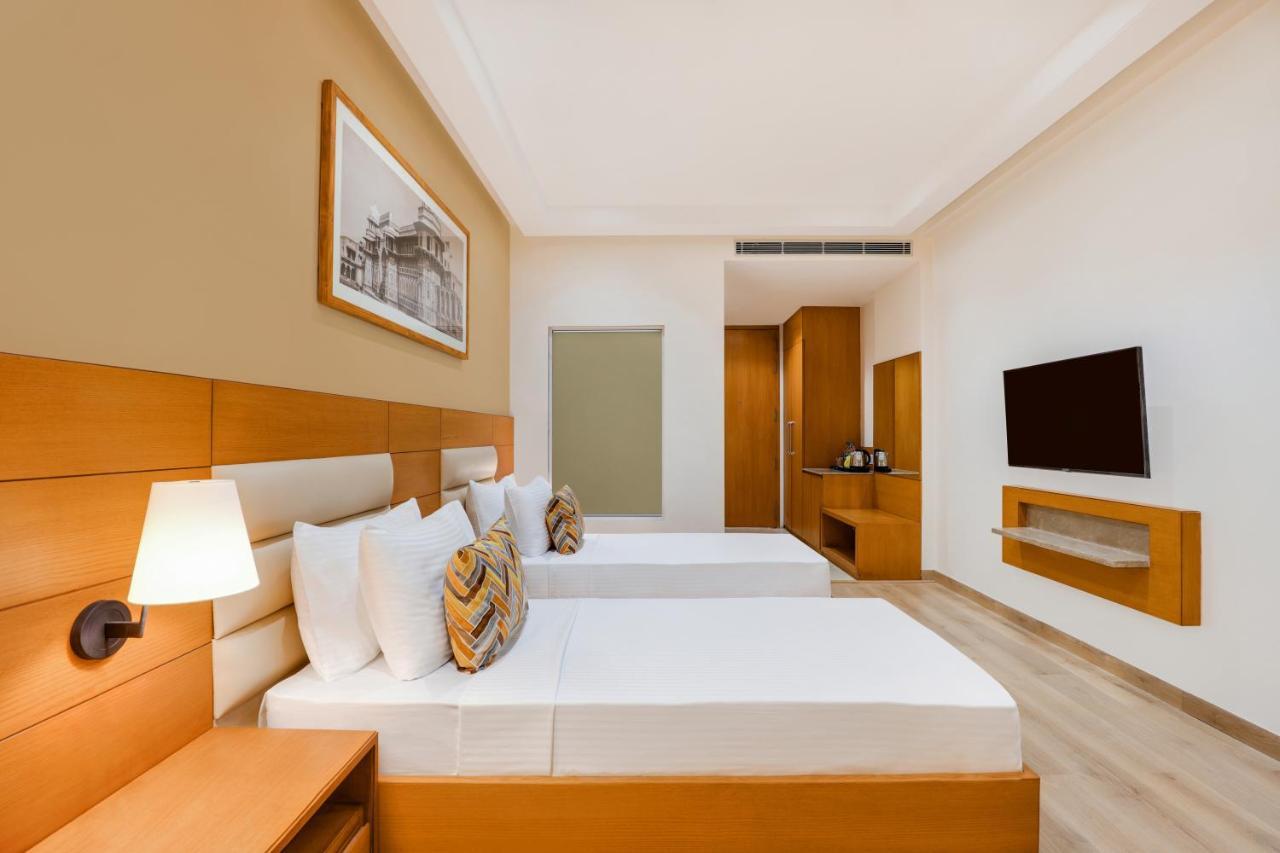 Lemon Tree Hotel Agra Shikohabad Bagian luar foto
