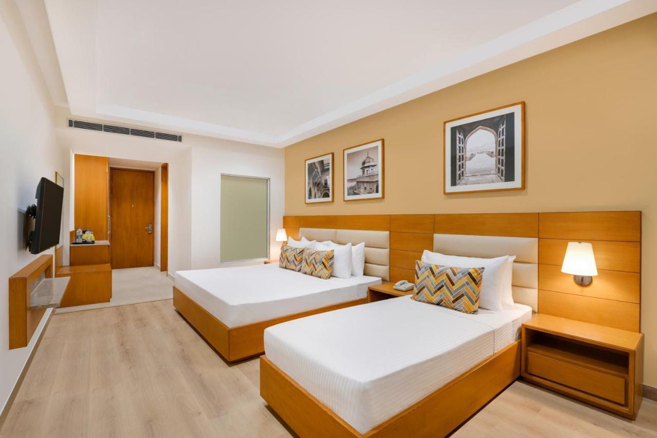 Lemon Tree Hotel Agra Shikohabad Bagian luar foto