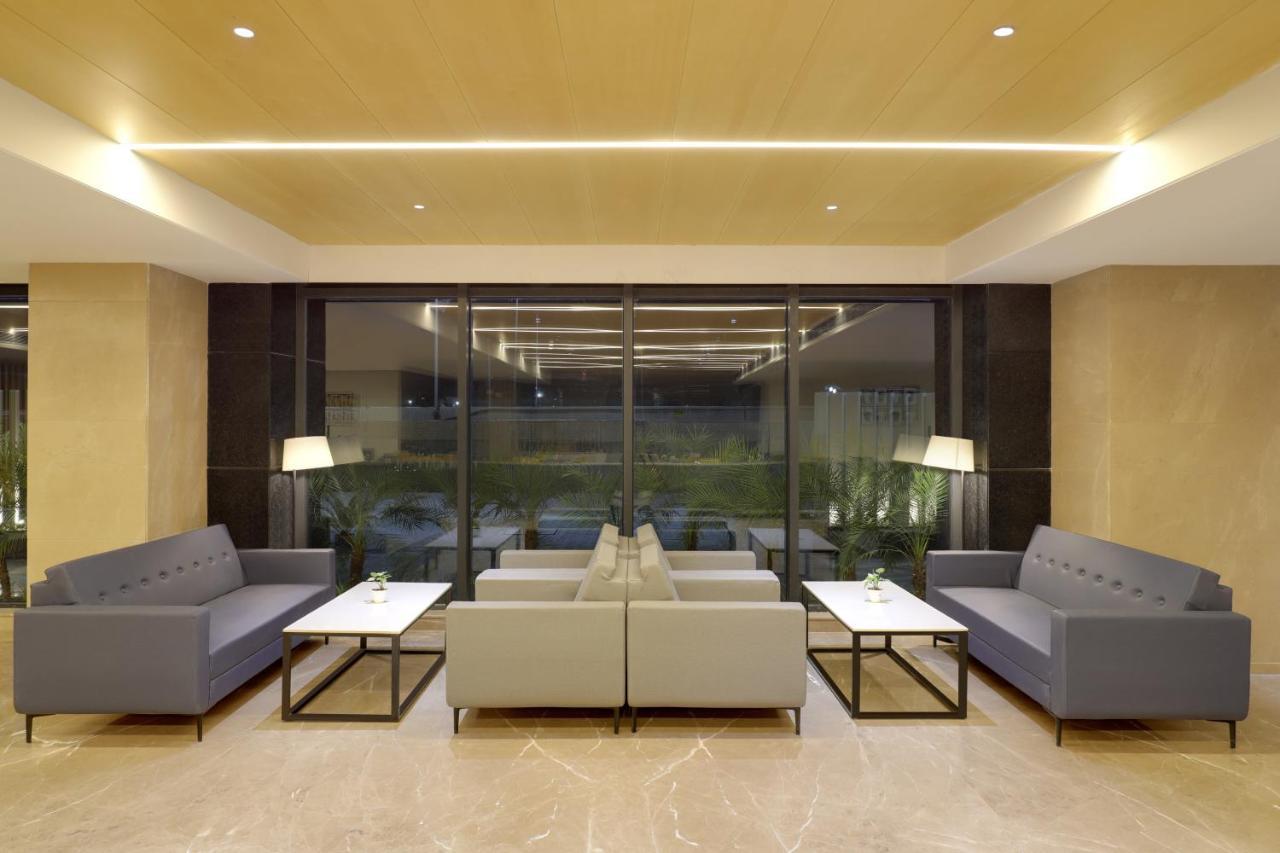 Lemon Tree Hotel Agra Shikohabad Bagian luar foto