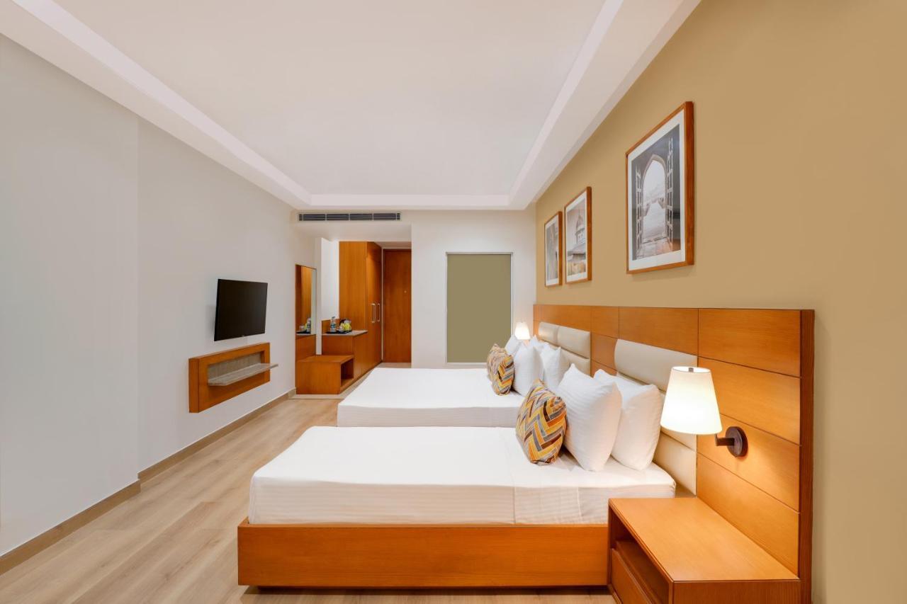 Lemon Tree Hotel Agra Shikohabad Bagian luar foto